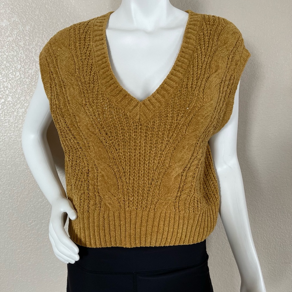 Pink Rose Knit Sweater Vest Size L NWOT